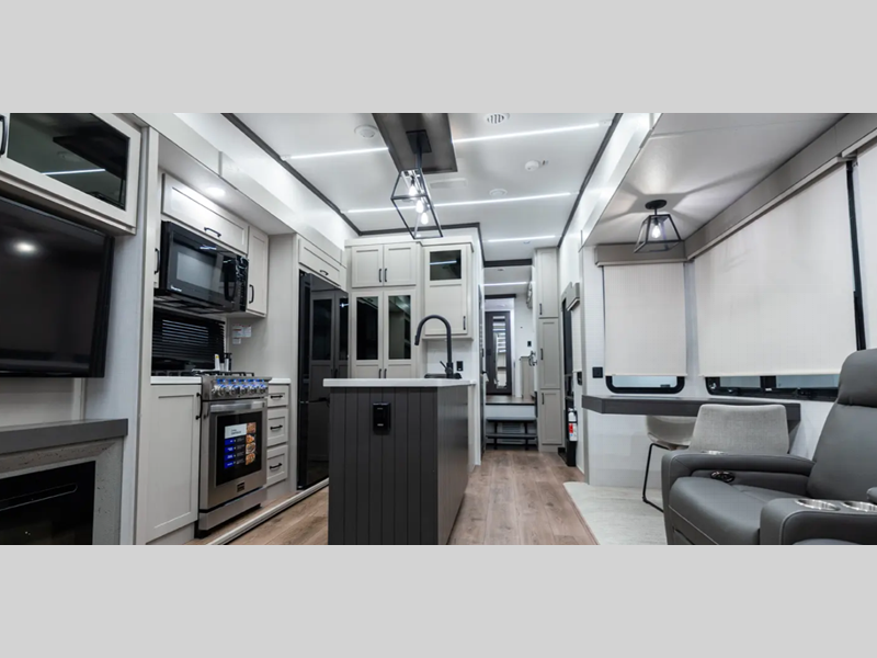 New 2025 Palomino Columbus 383RLH available in Bunker Hill, Indiana