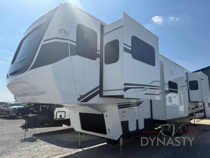 2025 Columbus 389FLH by Forest River from RV Dynasty in Bunker Hill, Indiana