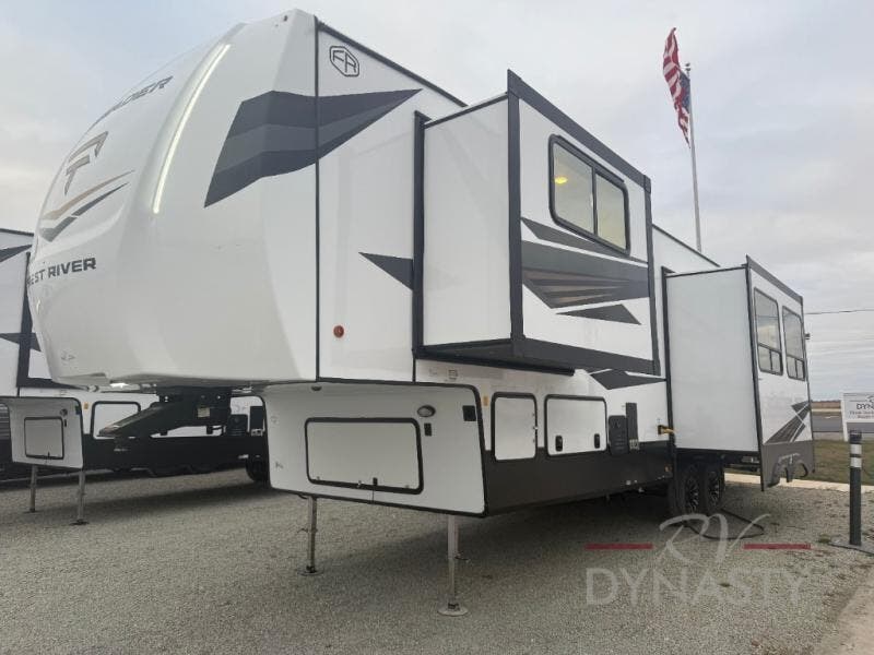 2026 Crusader KING33 by Prime Time from RV Dynasty in Bunker Hill, Indiana