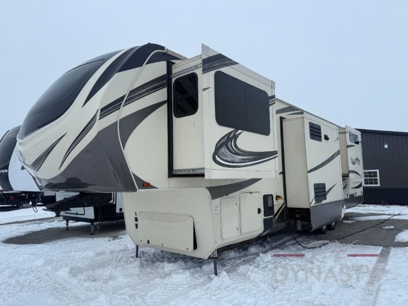 2019 Solitude 380FL by Grand Design from RV Dynasty in Bunker Hill, Indiana