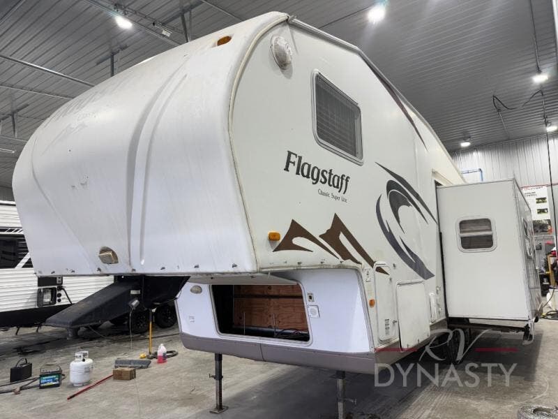 2010 Flagstaff Classic Super Lite 8528RKWS by Forest River from RV Dynasty in Bunker Hill, Indiana