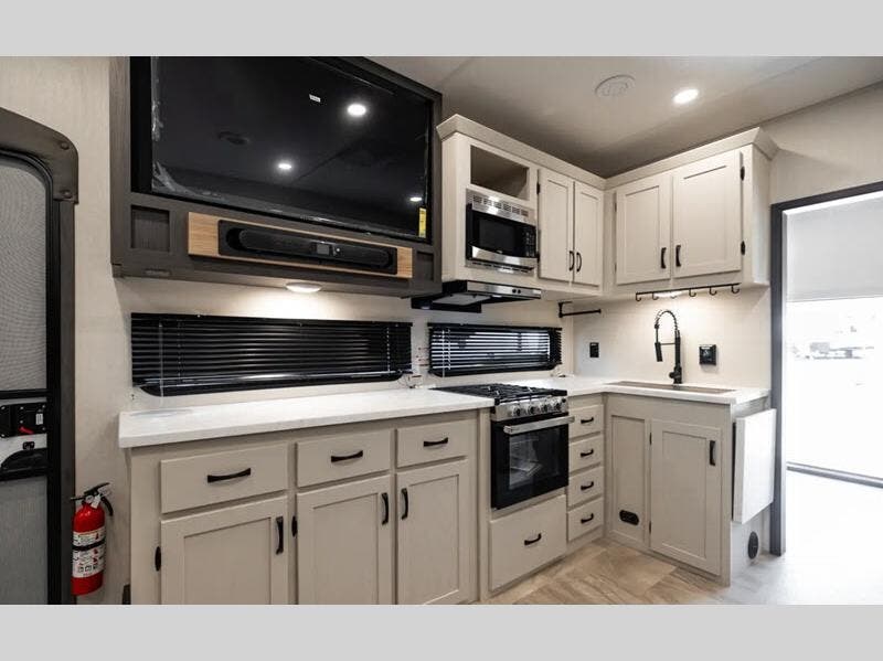 2026 Phoenix Lite 31BH by Shasta from RV Dynasty in Bunker Hill, Indiana