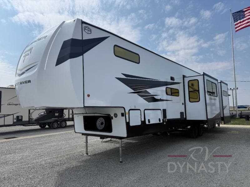 2026 Crusader FAM37 by Prime Time from RV Dynasty in Bunker Hill, Indiana