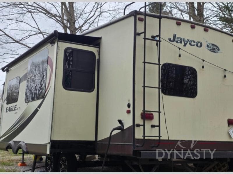 Used 2015 Jayco Eagle HT 27.5BHS available in Bunker Hill, Indiana