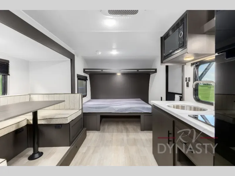 New 2027 East to West Della Terra 17BHS available in Bunker Hill, Indiana