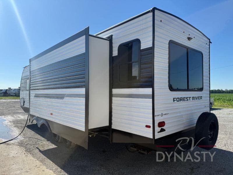 New 2027 East to West Della Terra 272RL available in Bunker Hill, Indiana