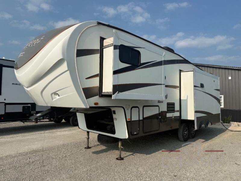 2018 Wildcat Maxx 295RSX by Forest River from RV Dynasty in Bunker Hill, Indiana