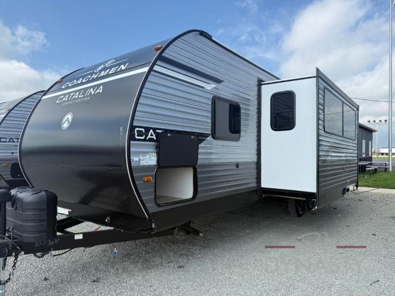 2027 Catalina Legacy Edition 293QBCK by Coachmen from RV Dynasty in Bunker Hill, Indiana