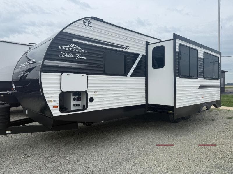 2027 Della Terra 275BH by East to West from RV Dynasty in Bunker Hill, Indiana