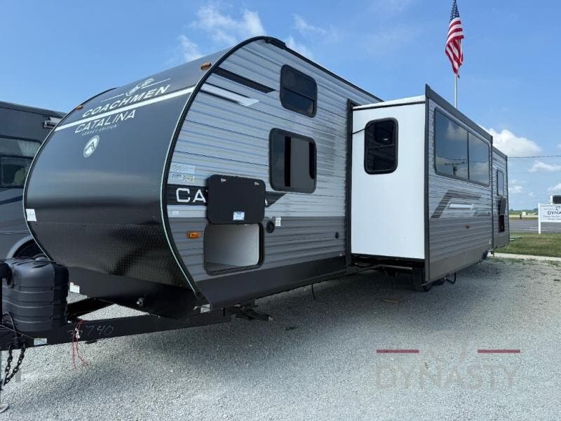 2027 Catalina Legacy Edition 333DBDSCK by Coachmen from RV Dynasty in Bunker Hill, Indiana