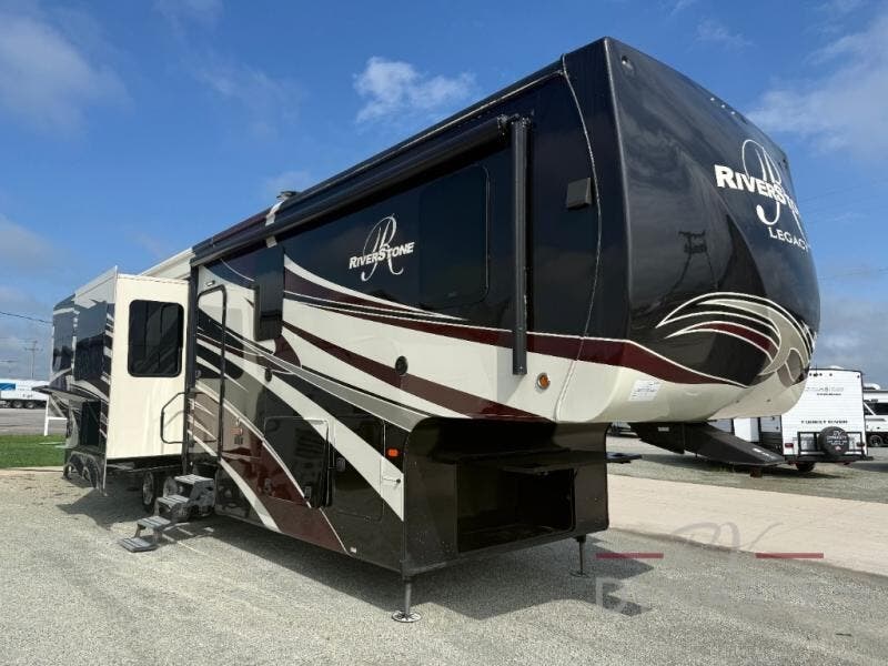 2019 Forest River Riverstone Legacy 38RE - Used Fifth Wheel For Sale by RV Dynasty in Bunker Hill, Indiana features Slideout