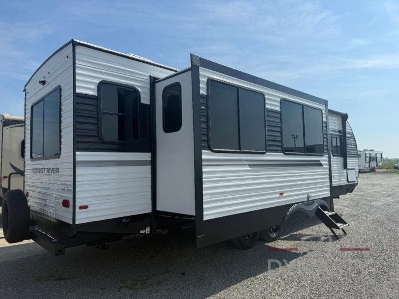 New 2027 East to West Della Terra 272RL available in Bunker Hill, Indiana