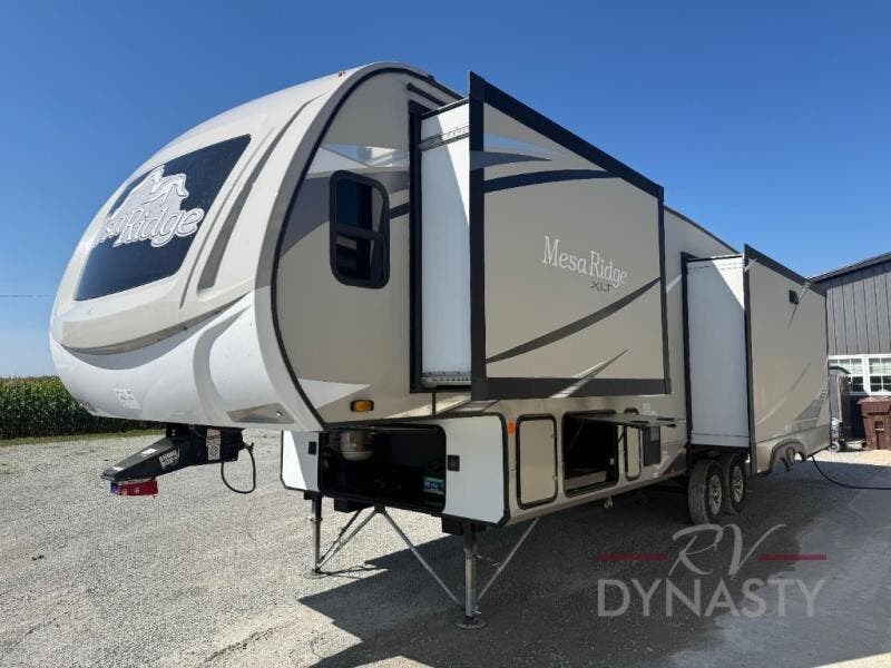 2022 Mesa Ridge XLT MF294RLS by Highland Ridge from RV Dynasty in Bunker Hill, Indiana