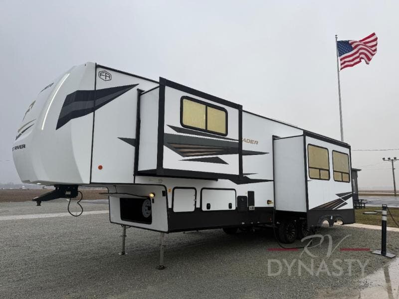 2026 Crusader KING33 by Forest River from RV Dynasty in Bunker Hill, Indiana