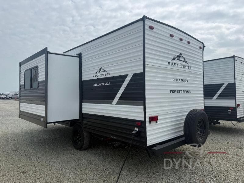 New 2027 East to West Della Terra 17BHS available in Bunker Hill, Indiana