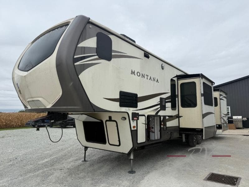 2017 Montana 3820 FK by Keystone from RV Dynasty in Bunker Hill, Indiana