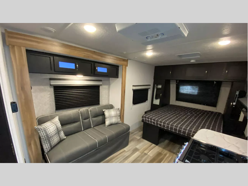 2023 Freedom Express Ultra Lite 192RBS by Coachmen from RV Dynasty in Bunker Hill, Indiana