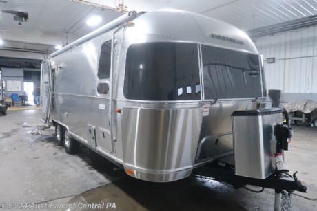 &lt;p&gt;&amp;nbsp;&lt;/p&gt;
&lt;p&gt;TWIN BED OPTION, Seattle Mist Interior w/ Sunlit Maple Wood, Rear Hatch Option, Solar with (2) 100Ah Battle Born batteries and a Victron Smart Shunt, Convection Microwave Oven, and Window Awning Package, Second A/C Added!&lt;/p&gt;
&lt;p class=&quot;MsoNormal&quot;&gt;&amp;nbsp;&lt;/p&gt;