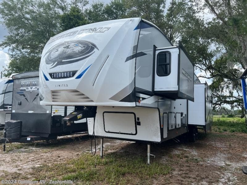 2022 Forest River Cherokee Arctic Wolf Suite 3660 RV for Sale in