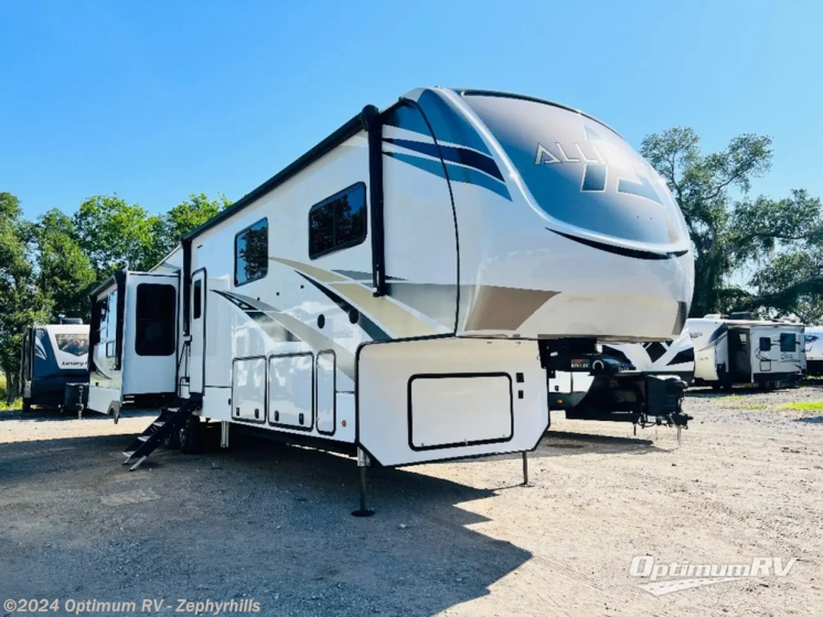 Used 2022 Skyline Alliance Paradigm 390MP available in Zephyrhills, Florida