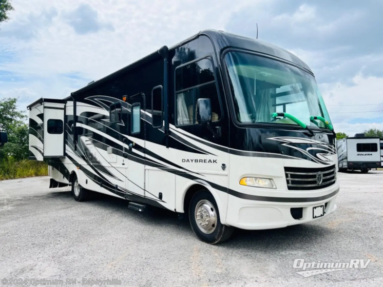 Used 2013 Thor Daybreak 32HD available in Zephyrhills, Florida