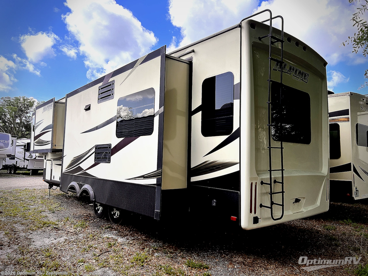 2016 Keystone Alpine 3590RS - Used Fifth Wheel For Sale by Optimum RV - Zephyrhills in Zephyrhills, Florida features Slideout