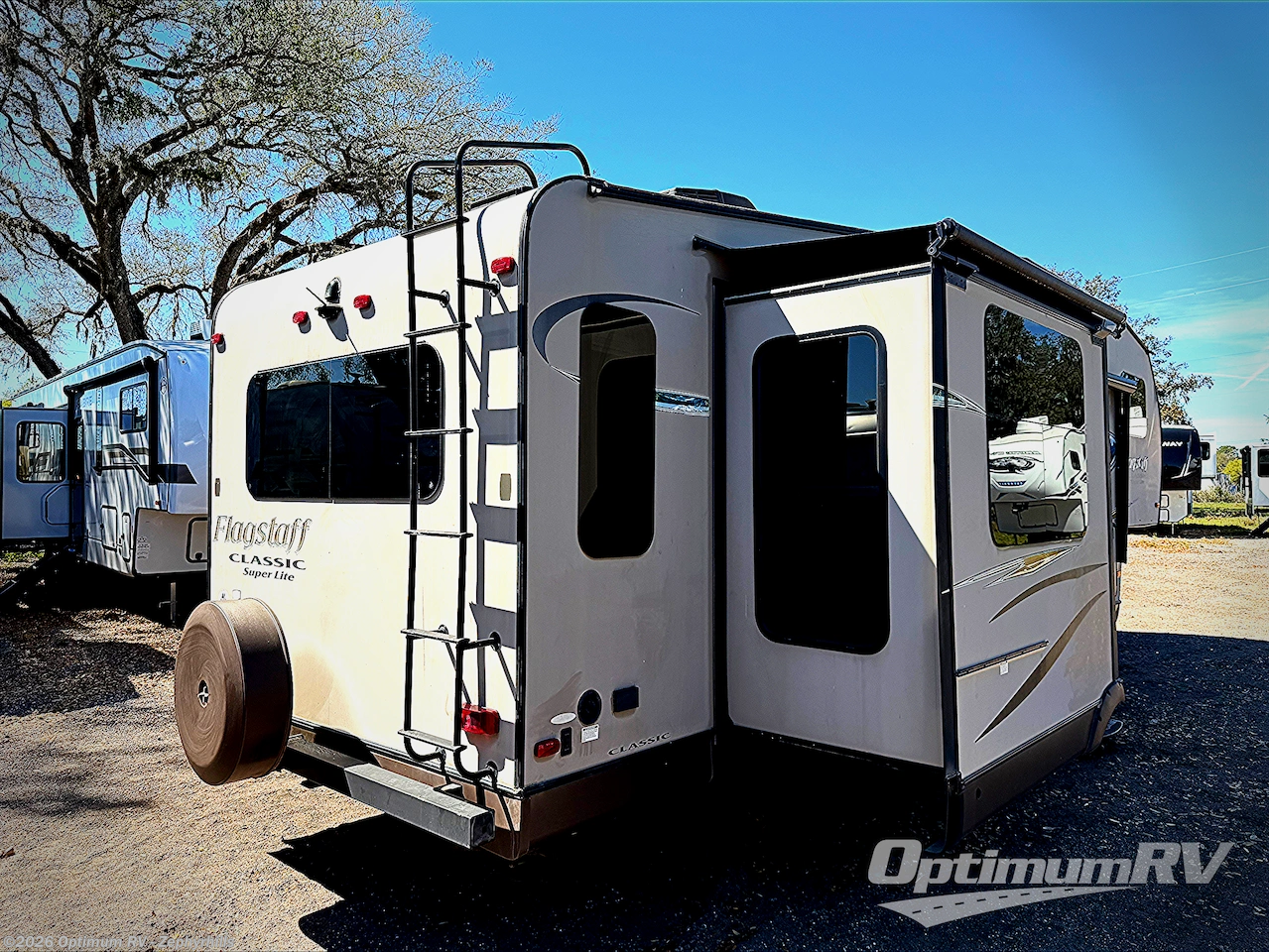 2014 Forest River Flagstaff Classic Super Lite 8528RSWS - Used Fifth Wheel For Sale by Optimum RV - Zephyrhills in Zephyrhills, Florida features Slideout