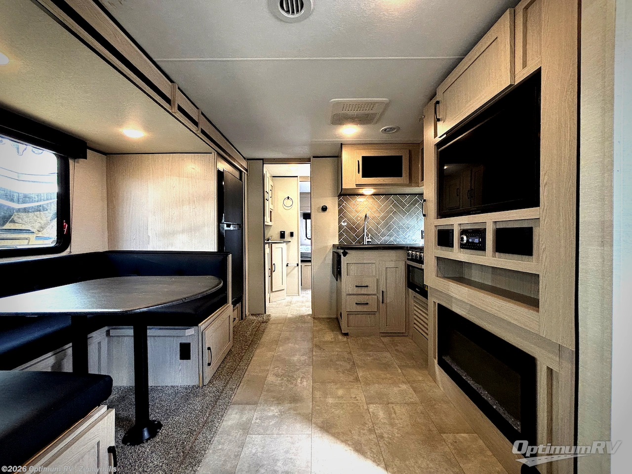 Used 2022 Coachmen Apex Ultra-Lite 266BHS available in Zephyrhills, Florida