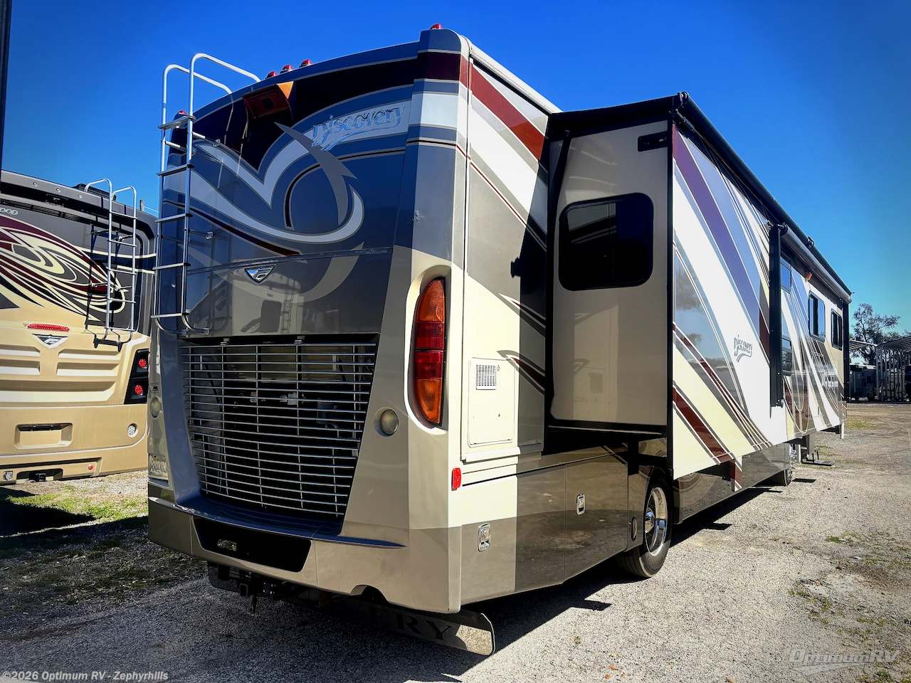 2012 Fleetwood Discovery 40G - Used Class A For Sale by Optimum RV - Zephyrhills in Zephyrhills, Florida features Slideout