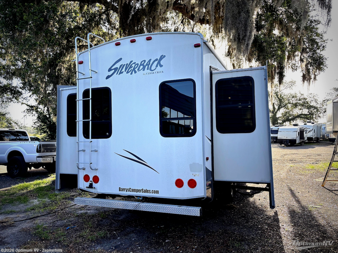 2015 Forest River Cedar Creek Silverback 29RE - Used Fifth Wheel For Sale by Optimum RV - Zephyrhills in Zephyrhills, Florida features Slideout