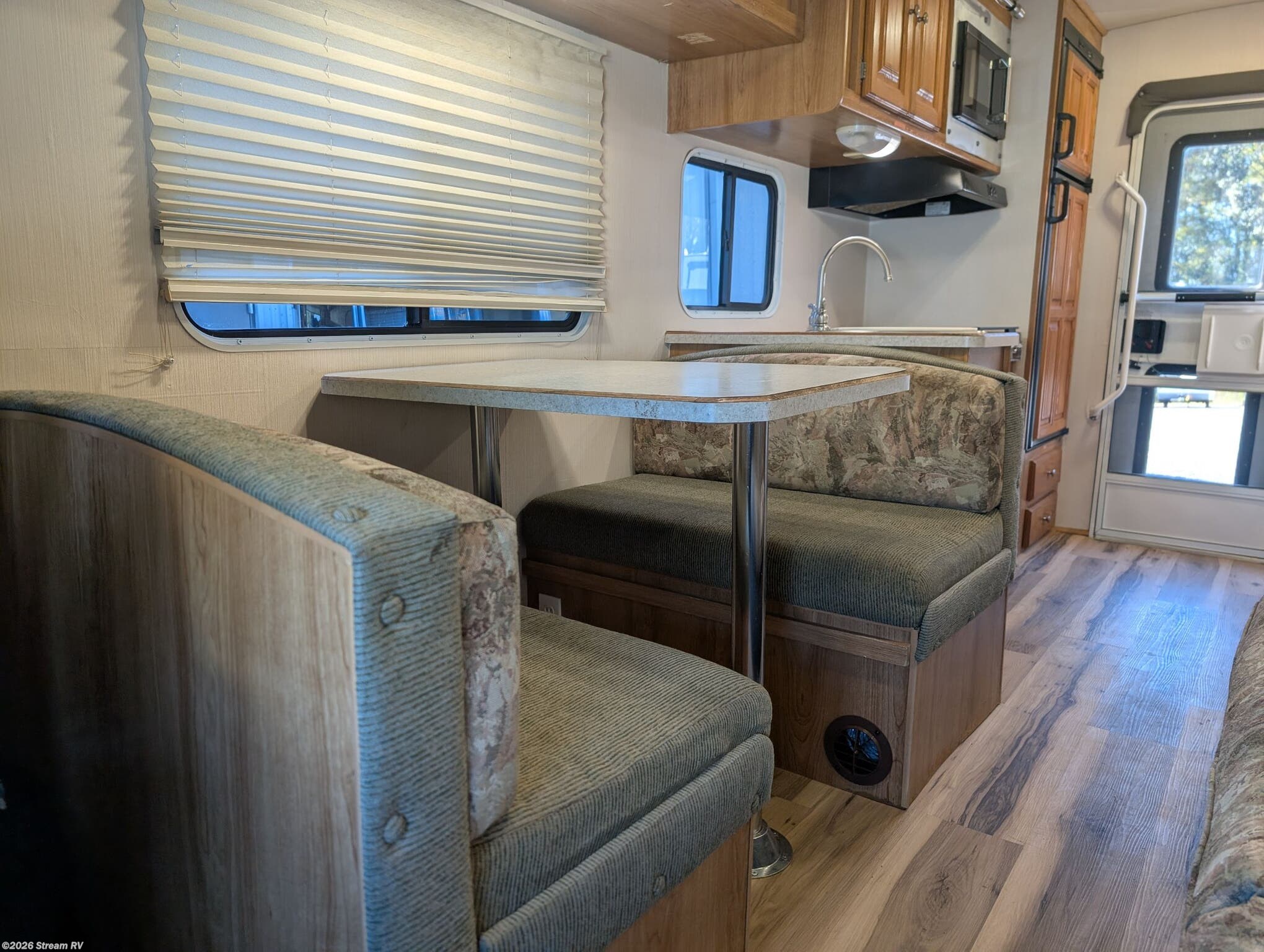 2005 R-Vision Trail Lite M-214 - Used Class C For Sale by Stream RV in Creedmoor, North Carolina