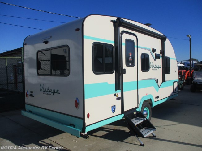 2022 Gulf Stream Vintage Cruiser 17RWD - New Travel Trailer For Sale by Alexander RV Center in Clayton, Delaware features Skylight, Auxiliary Battery, Stove Top Burner, Booth Dinette, Roof Vents