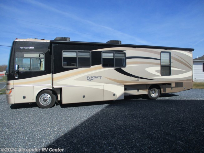 2008 Fleetwood Discovery 39R &quot;DIESEL PUSHER&quot; - Used Class A For Sale by Alexander RV Center in Clayton, Delaware features External Shower, Air Assist Suspension, Leveling Jacks, Toilet, Slideout