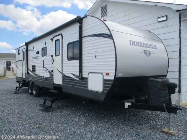 2017 Gulf Stream Innsbruck 323TBR - Used Travel Trailer For Sale by Alexander RV Center in Clayton, Delaware features TV Antenna, Furnace, DVD Player, Awning, External Shower