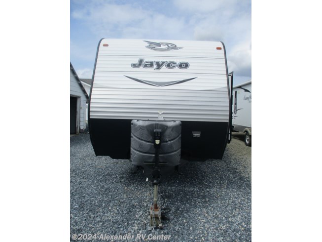 2016 Jayco Jay Flight 38BHDS - Used Travel Trailer For Sale by Alexander RV Center in Clayton, Delaware features Leveling Jacks, Kitchen Sink, Fireplace, Queen Mattress, Propane