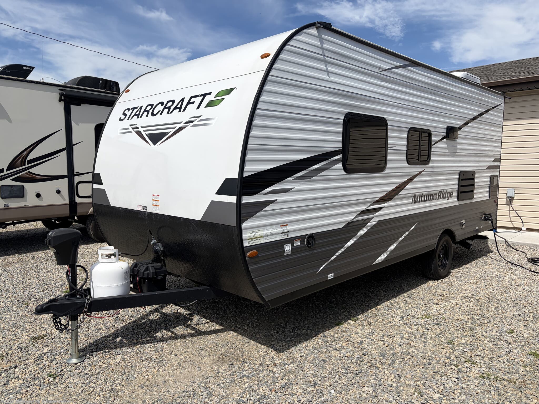 2023 Starcraft Autumn Ridge 182RB - Used Travel Trailer For Sale by Alexander RV & Trailer Center in Clayton, Delaware features Propane, 30 Amp Service, Heated Underbelly, Refrigerator, Queen Bed