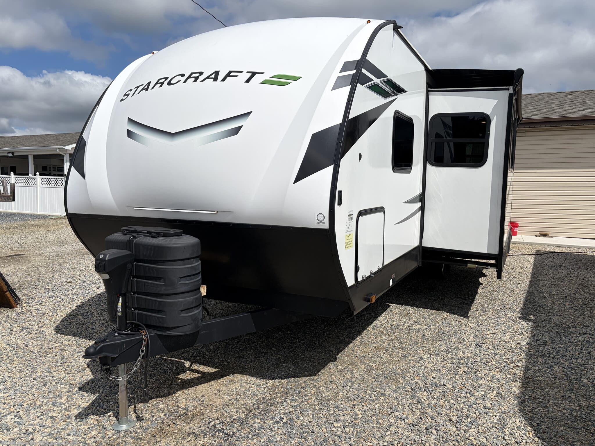 2023 Starcraft Super Lite 261BH - Used Travel Trailer For Sale by Alexander RV & Trailer Center in Clayton, Delaware features Converter, TV Antenna, Oven, TV, Spare Tire Kit