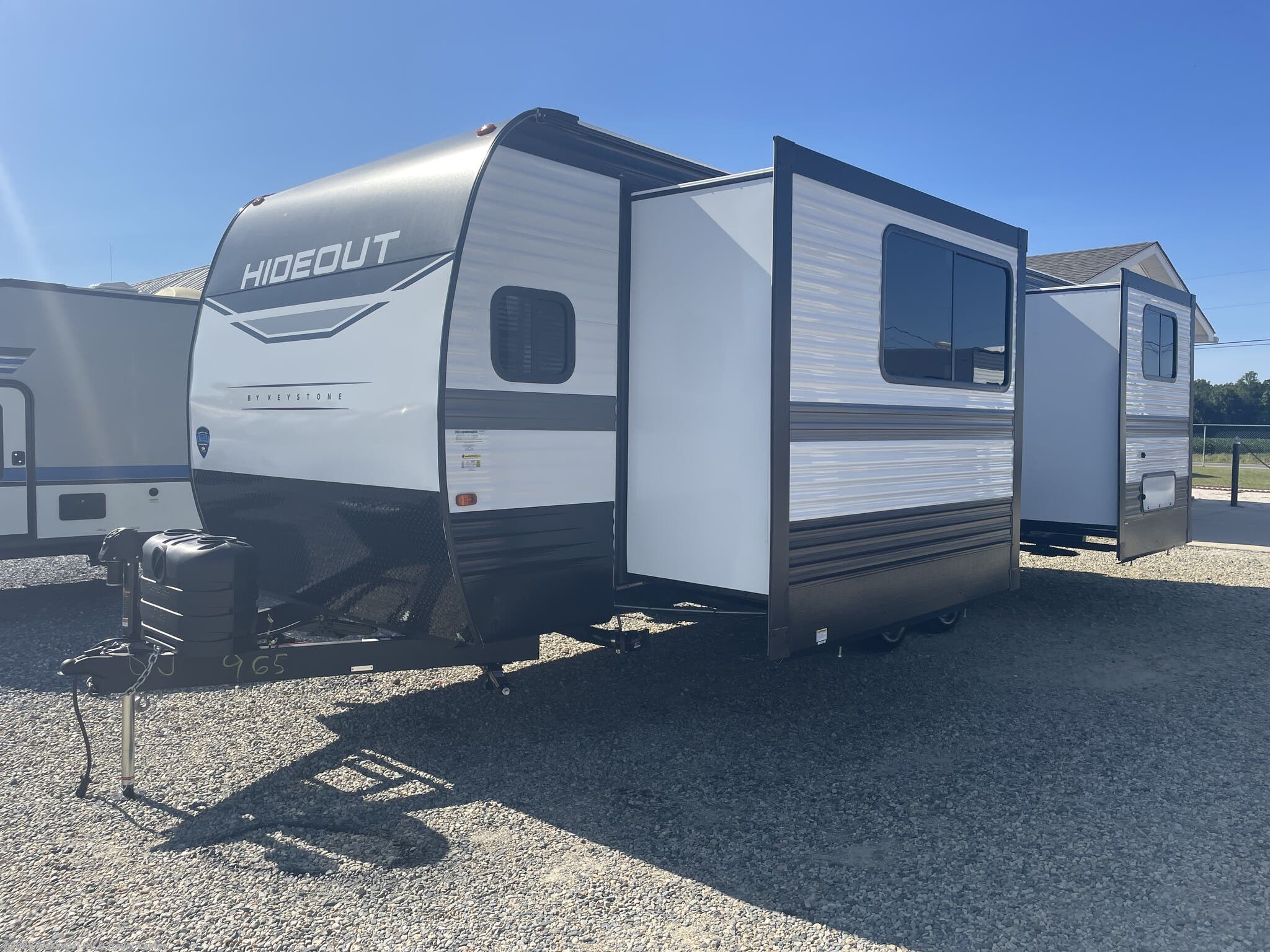 2025 Keystone Hideout East 24FKS - New Travel Trailer For Sale by Alexander RV & Trailer Center in Clayton, Delaware features TV Antenna, Water Heater, Microwave, Aluminum Entrance Steps, LP Detector