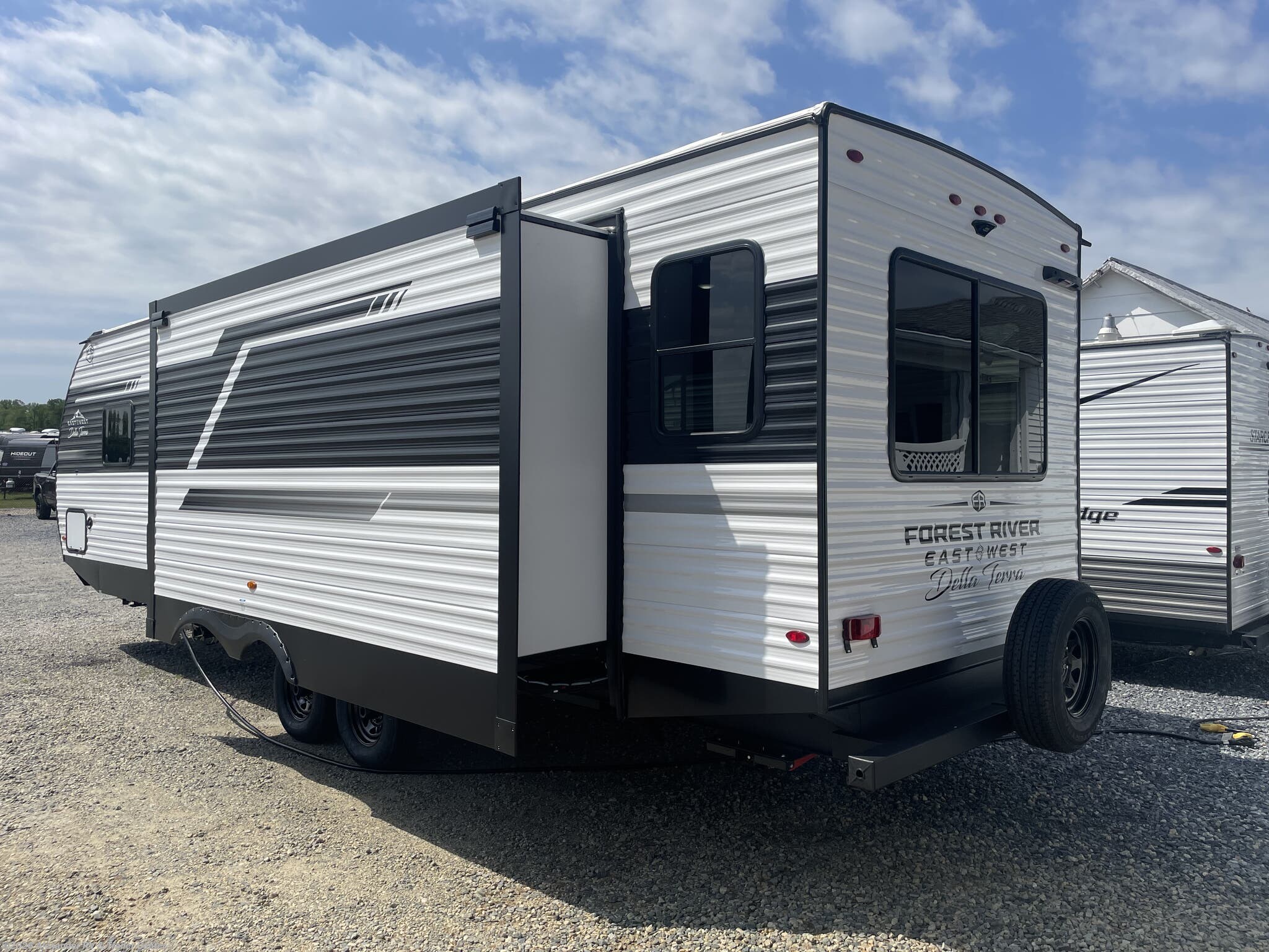 2025 Della Terra 272RL by East to West from Alexander RV & Trailer Center in Clayton, Delaware