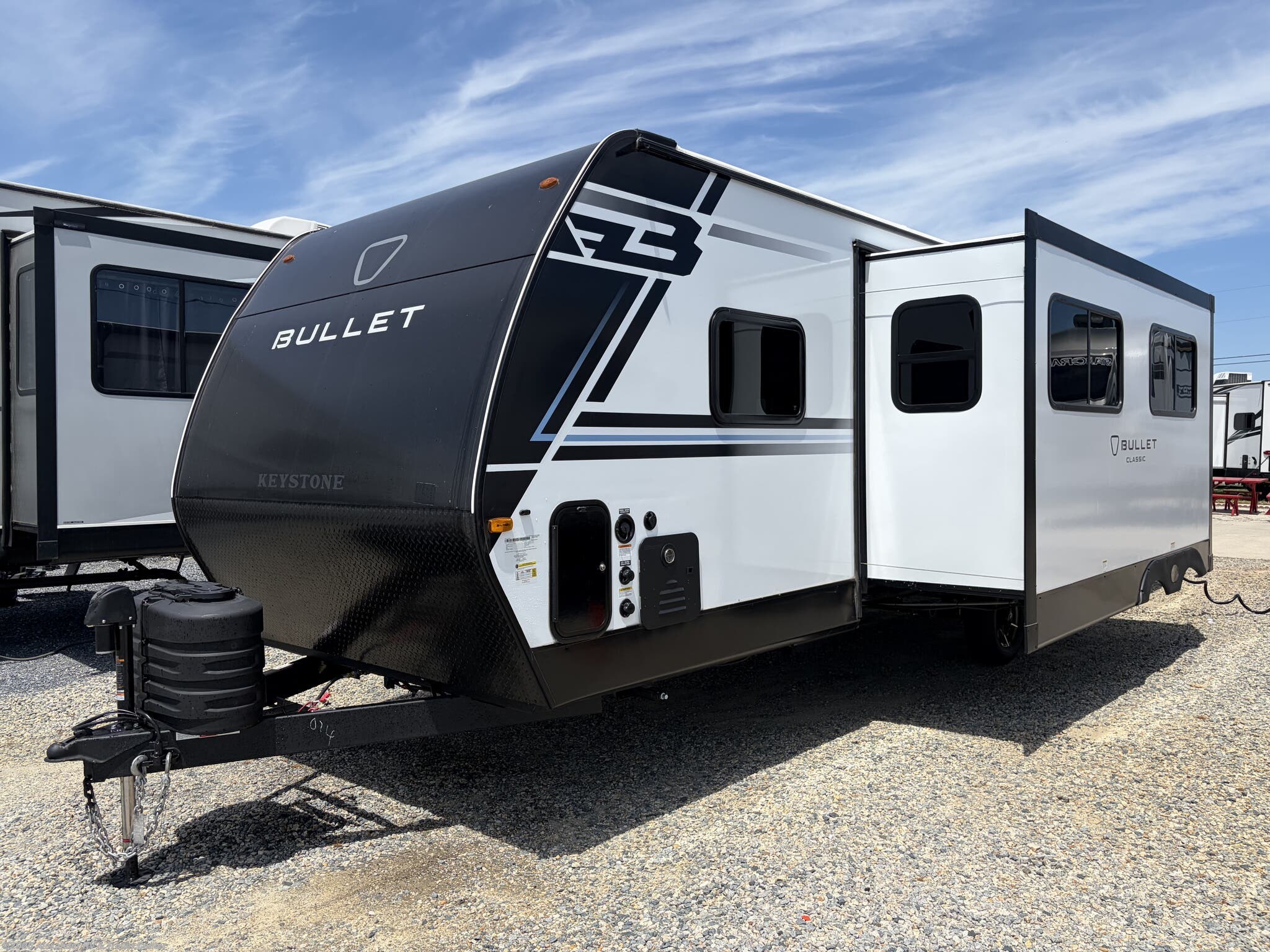 2026 Keystone Bullet Classic 28QBC - New Travel Trailer For Sale by Alexander RV & Trailer Center in Clayton, Delaware features Detachable Power Cord, Fire Extinguisher, Screen Door, U-Shaped Dinette, LP Detector
