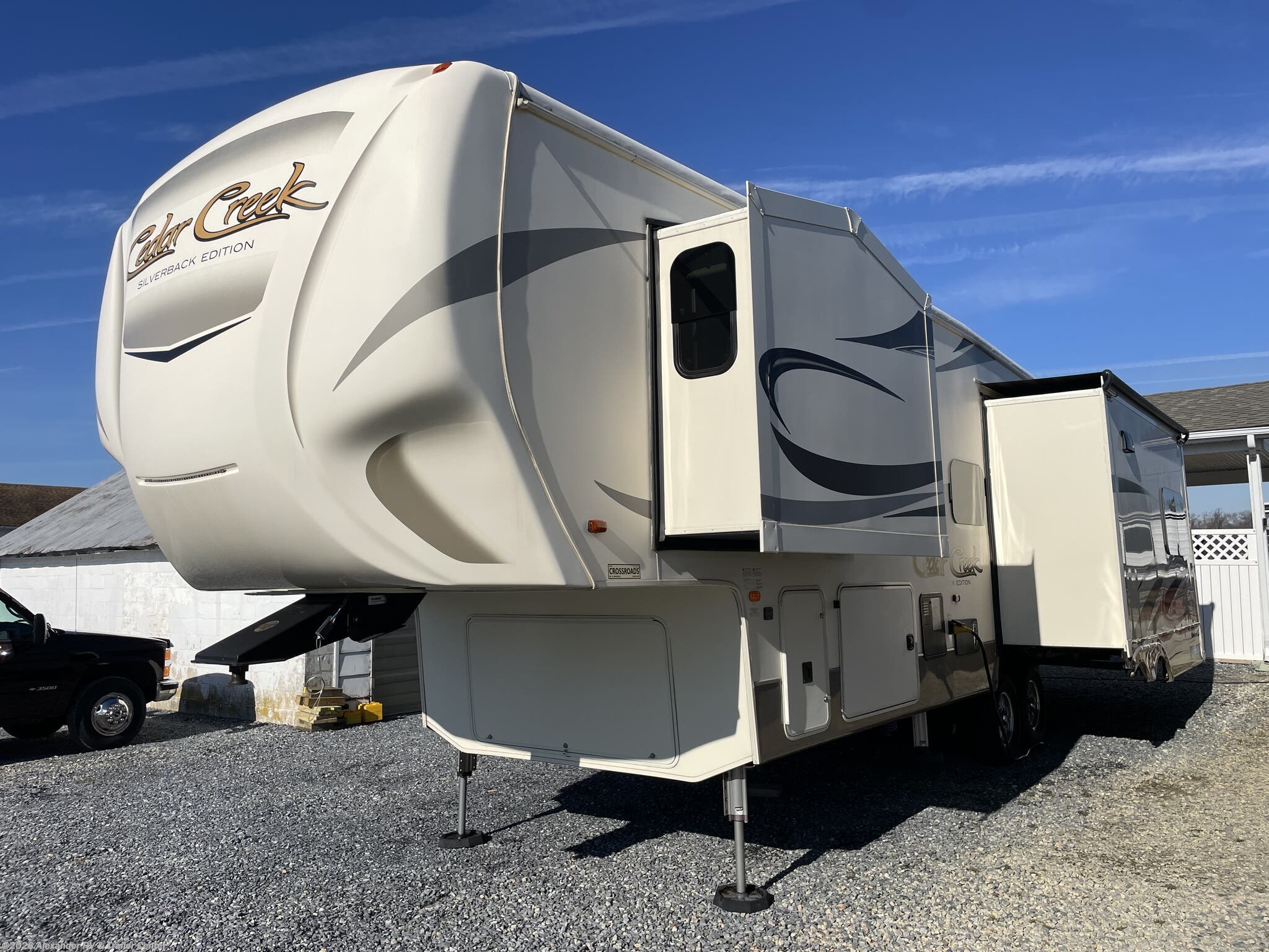 2018 Forest River Cedar Creek Silverback 29SE - Used Fifth Wheel For Sale by Alexander RV & Trailer Center in Clayton, Delaware features Shower, Furnace, Fire Extinguisher, Propane, Medicine Cabinet
