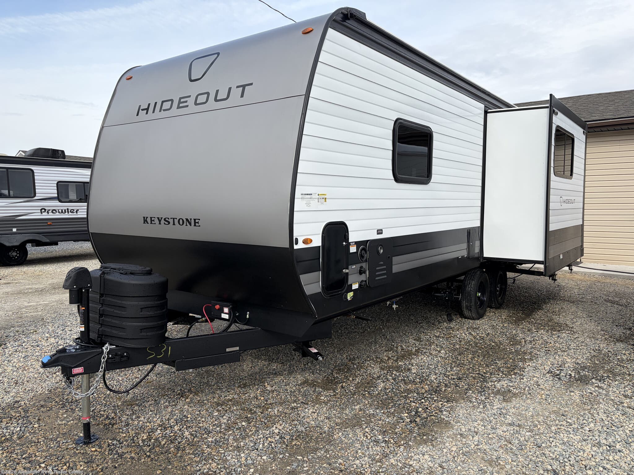 2026 Keystone Hideout 21RKS - New Travel Trailer For Sale by Alexander RV & Trailer Center in Clayton, Delaware features Theater Seating, LP Detector, Tankless Demand Gas Water Heater, Pass Thru Storage, Oven