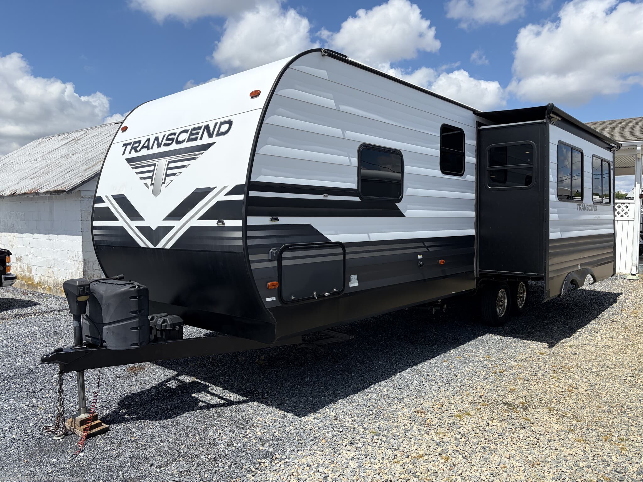2019 Grand Design Transcend 26RLS - Used Travel Trailer For Sale by Alexander RV & Trailer Center in Clayton, Delaware features Stabilizer Jacks, TV Antenna, Shower, Queen Bed, Slideout
