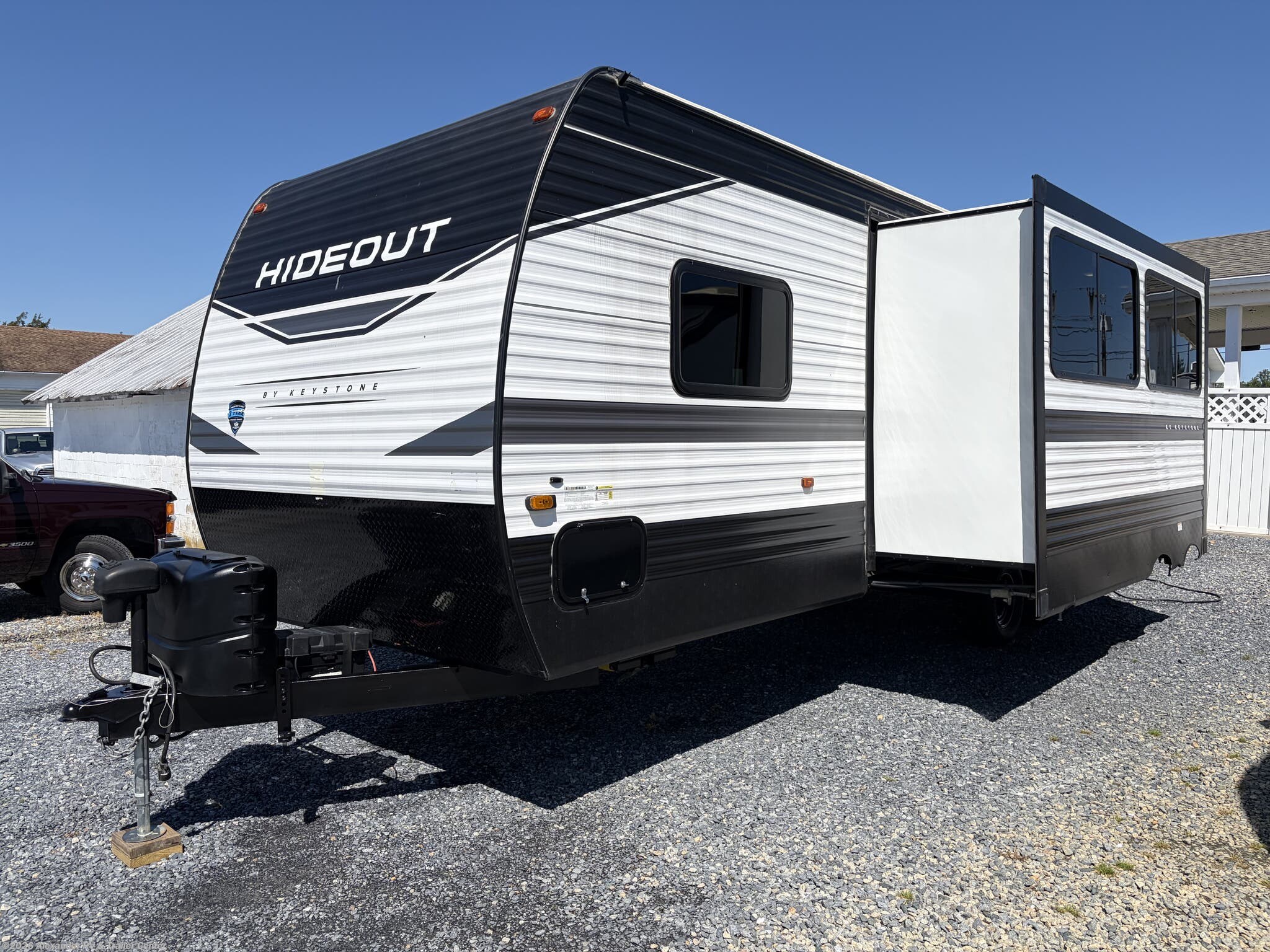 2022 Keystone Hideout 290QB - Used Travel Trailer For Sale by Alexander RV & Trailer Center in Clayton, Delaware features Auxiliary Battery, Solar Panel, Water Heater, Booth Dinette, Power Awning