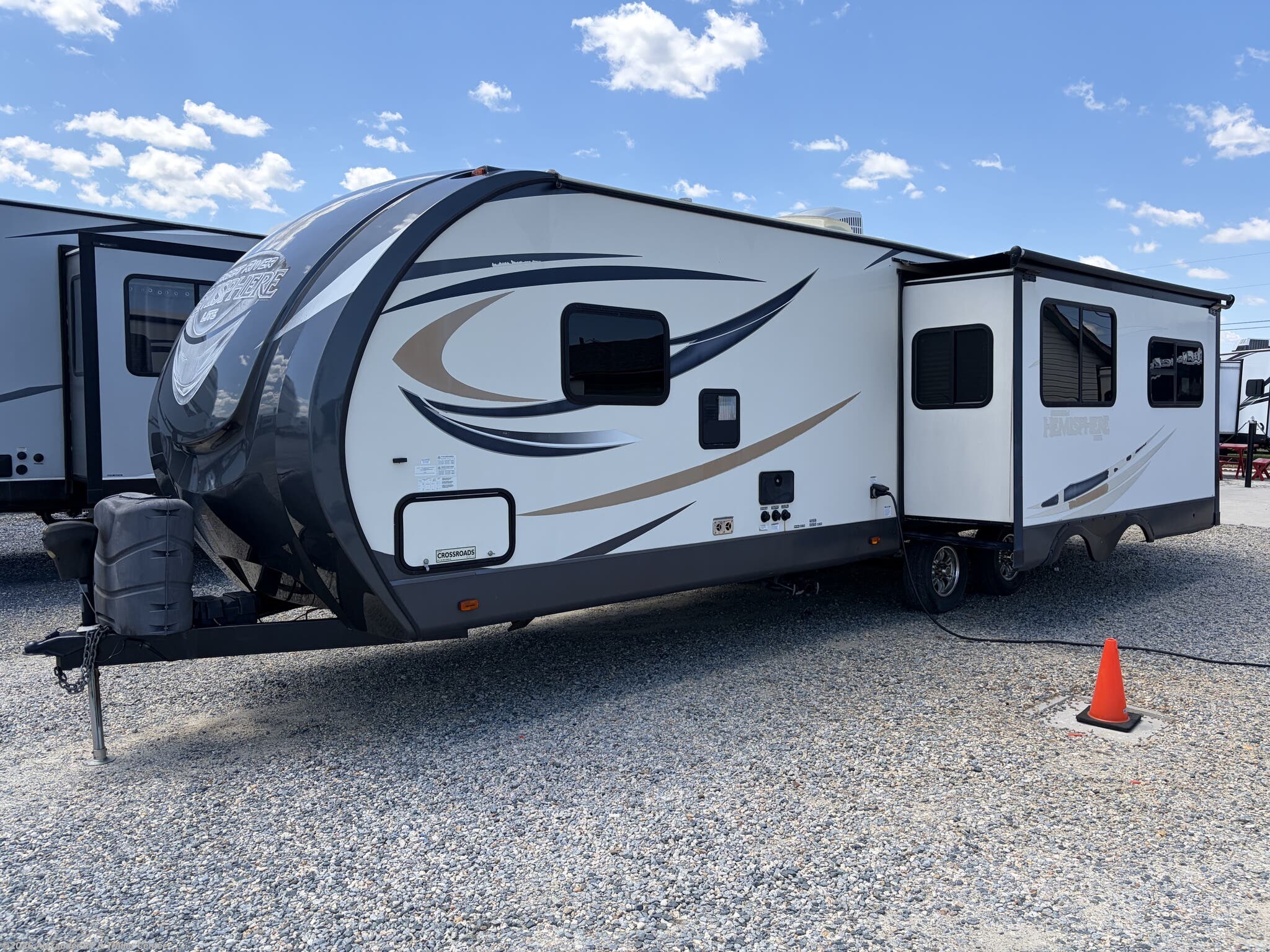 2016 Forest River Salem Hemisphere Lite 272RL - Used Travel Trailer For Sale by Alexander RV & Trailer Center in Clayton, Delaware features Smoke Detector, Exterior Refrigerator, Slideout, Propane, Non-Smoking Unit