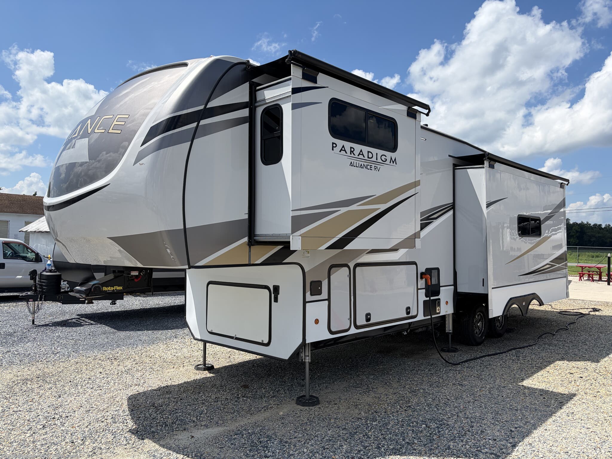 2021 Alliance RV Paradigm 310RL - Used Fifth Wheel For Sale by Alexander RV & Trailer Center in Clayton, Delaware features Aluminum Entrance Steps, Heated Underbelly, Water Heater, Exterior Speakers, 50 Amp Service