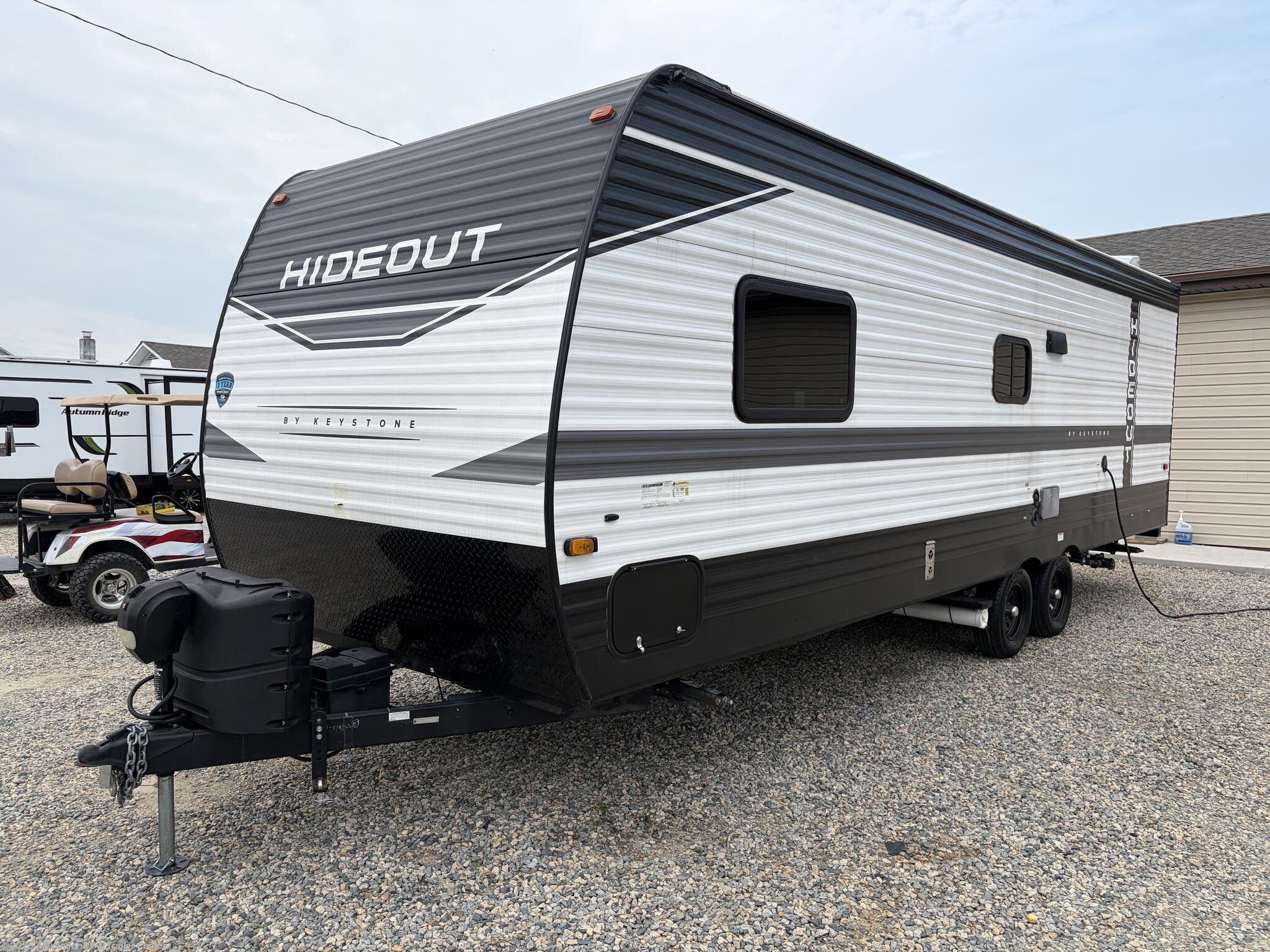 2022 Keystone Hideout 262BH - Used Travel Trailer For Sale by Alexander RV & Trailer Center in Clayton, Delaware features Smoke Detector, Spare Tire Kit, Dinette, Roof Vents, Toilet