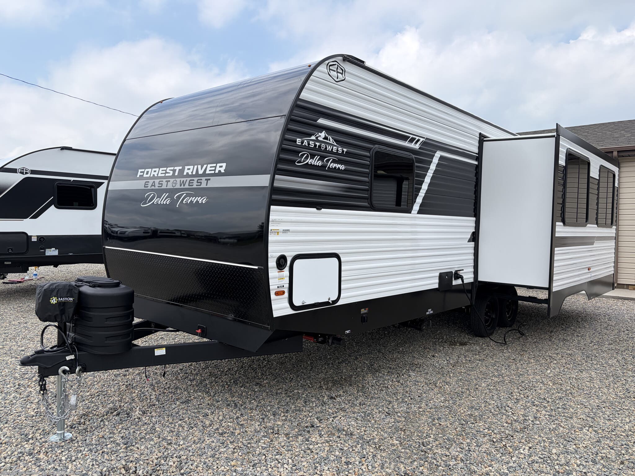 2027 East to West Della Terra 250RE - New Travel Trailer For Sale by Alexander RV & Trailer Center in Clayton, Delaware features Converter, Skylight, TV Antenna, Slideout, Air Conditioning
