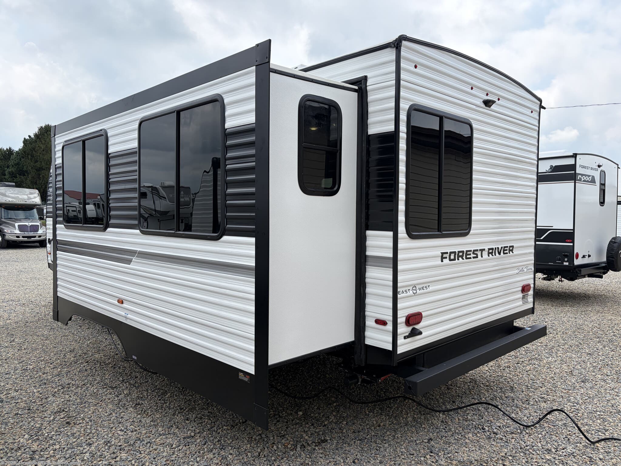 2027 Della Terra 250RE by East to West from Alexander RV & Trailer Center in Clayton, Delaware