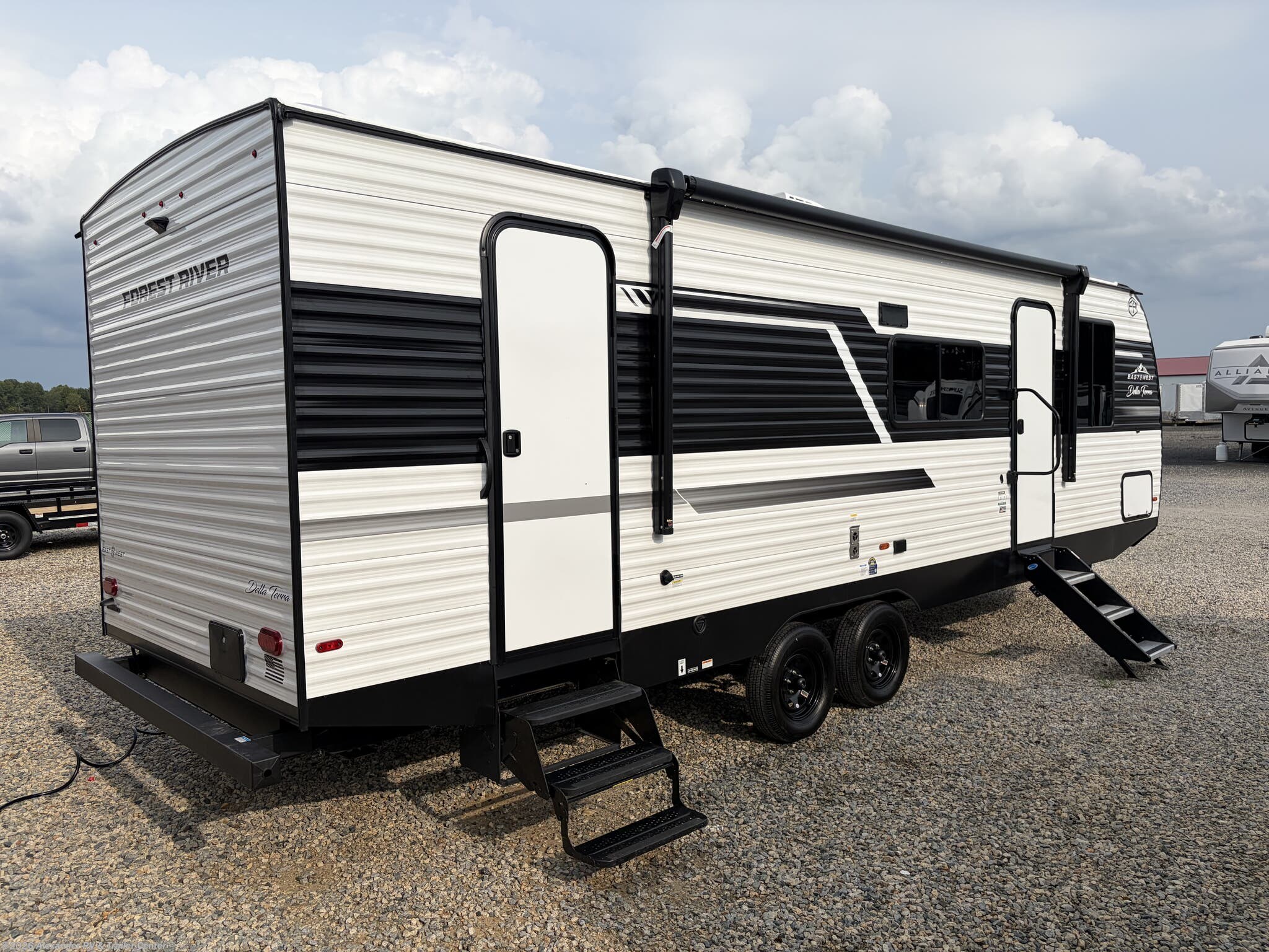 New 2027 East to West Della Terra 280BH available in Clayton, Delaware